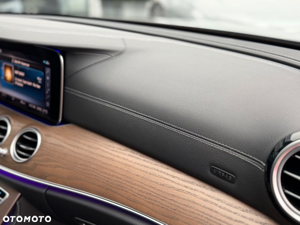 Mercedes-Benz Klasa E 200 4Matic 9G-TRONIC Exclusive - 27