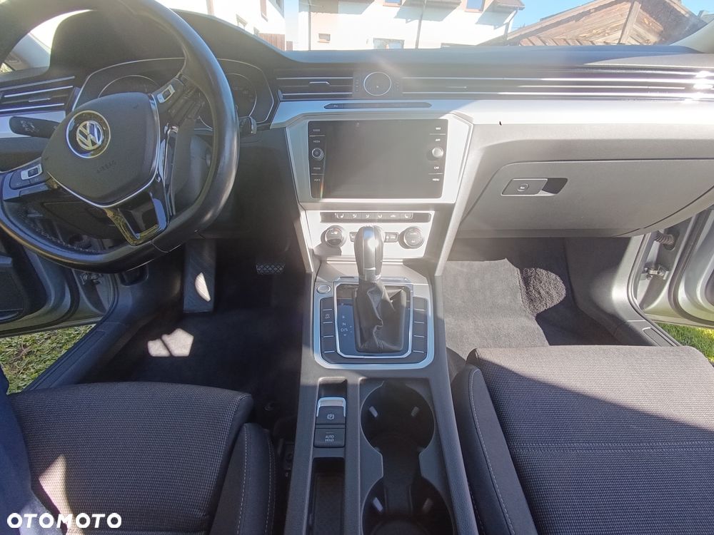 Volkswagen Passat - 12