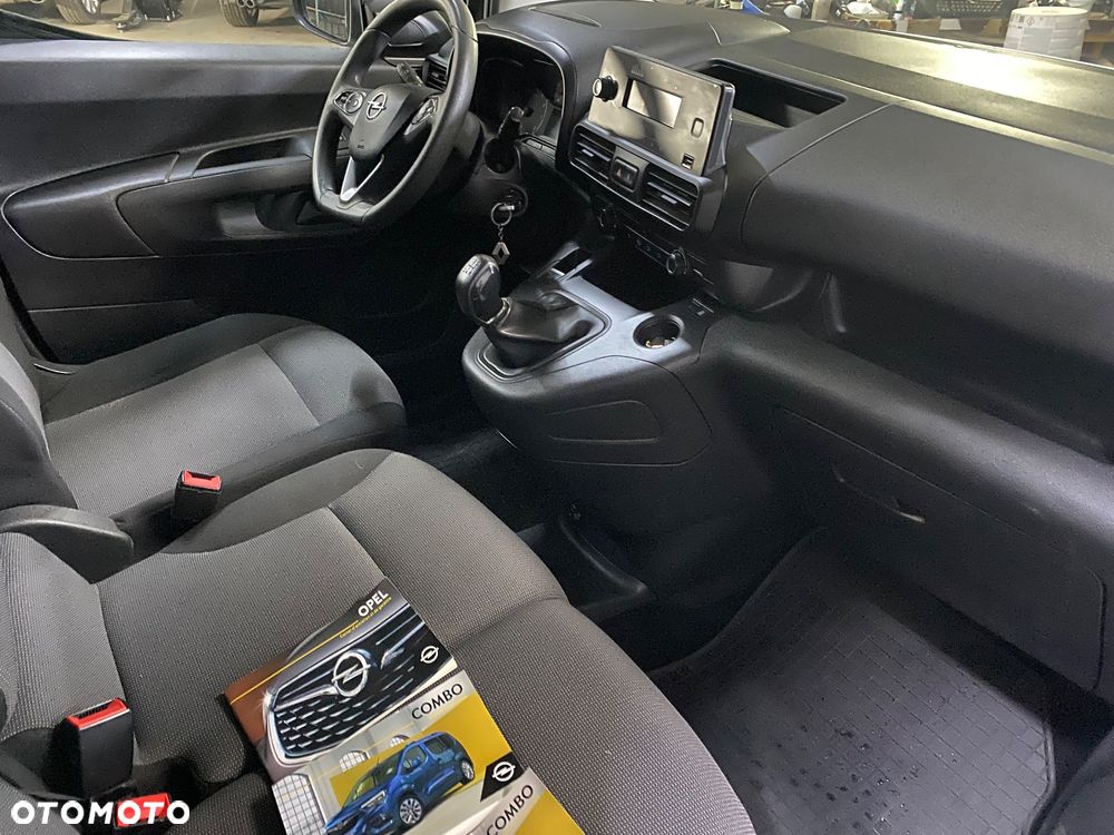 Opel COMBO - 11