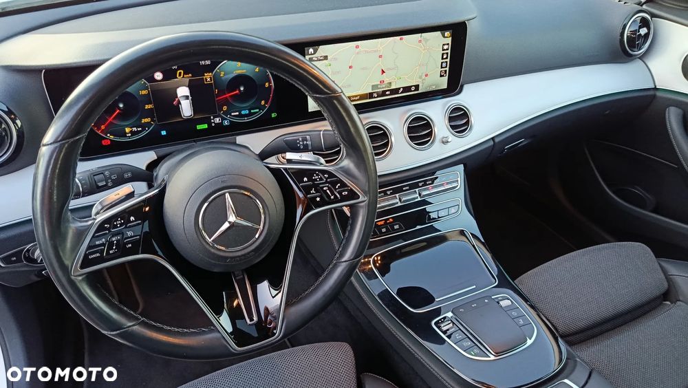 Mercedes-Benz Klasa E 220 d 9G-TRONIC - 19