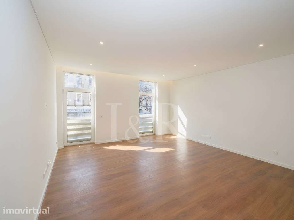 Apartamento T2 com terraço e estacionamento na Av. Almirante Reis, ... - Grande imagem: 2/38