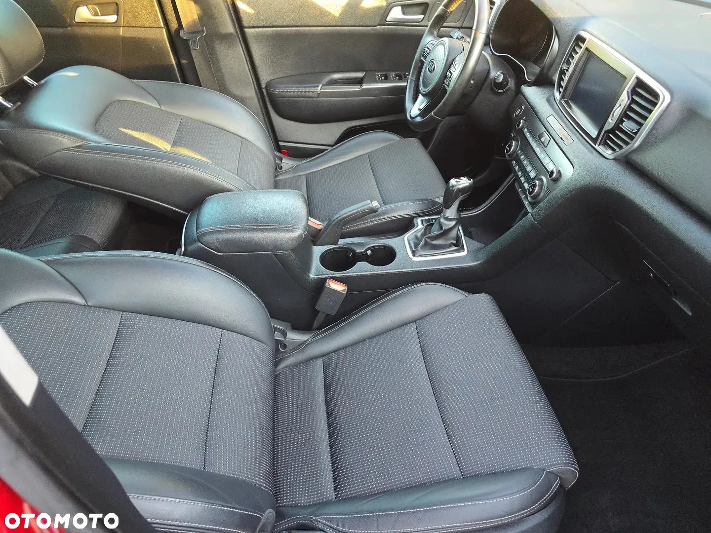 Kia Sportage 2,0 CRDI 2WD ISG Spirit - 24