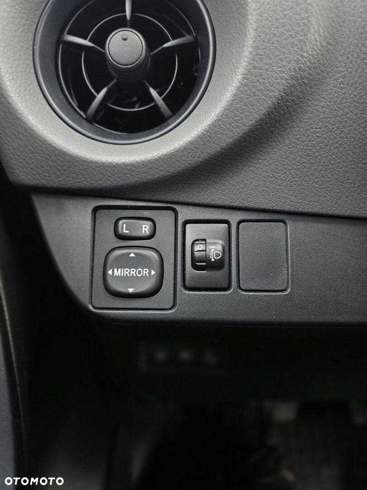 Toyota Yaris - 15