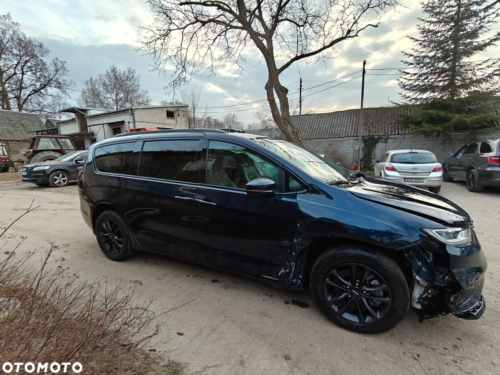 Chrysler Pacifica - 13