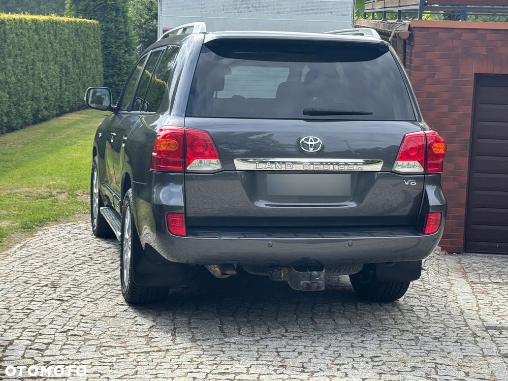 Toyota Land Cruiser - 7