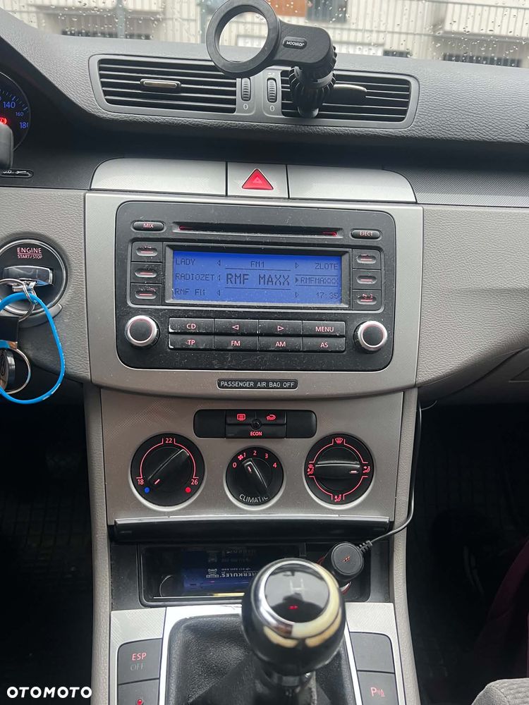 Volkswagen Passat 2.0 FSI Comfortline - 12