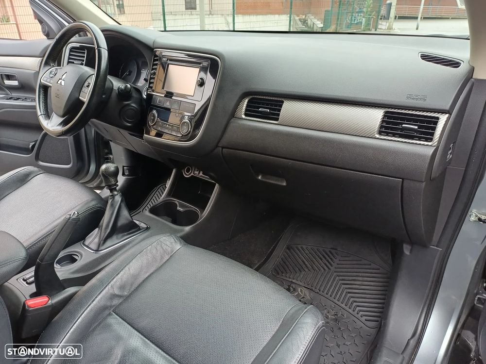 Mitsubishi Outlander 2.2 DI-D Instyle Navi 4WD - 35