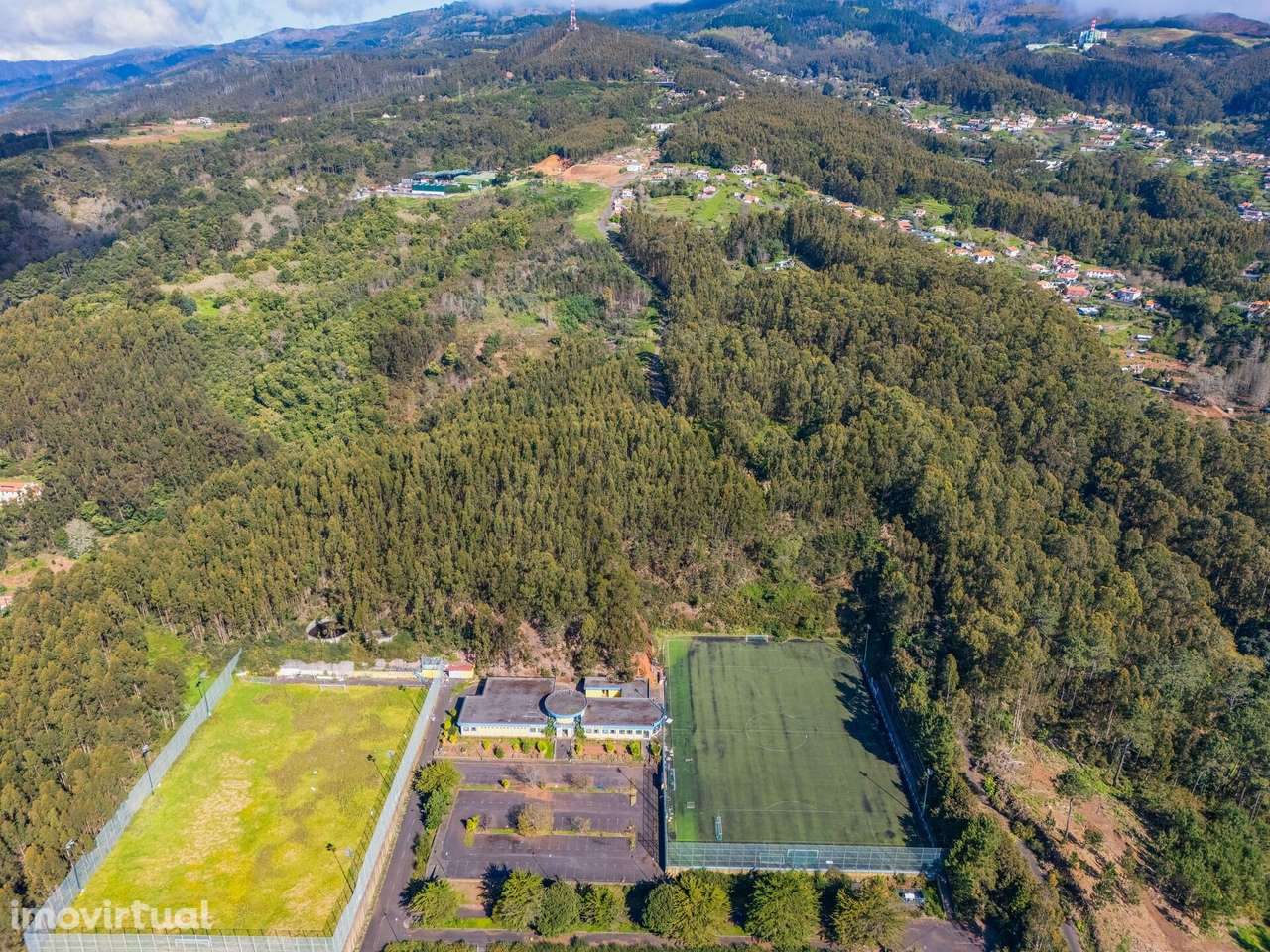 Terreno na Camacha de 24.430m2 - Grande imagem: 2/14