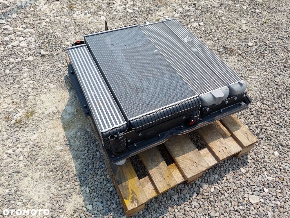 Chłodnica cieczy oleju wody zespół chłodnic intercooler Manitou MLT 733, 933, 1033 630, 730 - 7