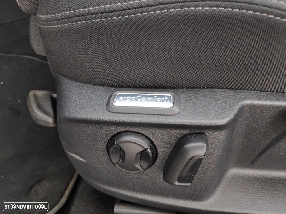 VW Passat Variant 1.6 TDI Confortline DSG - 17
