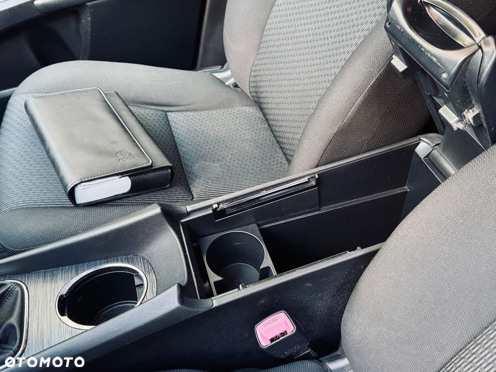 Toyota Avensis 2.0 D-4D Premium - 26
