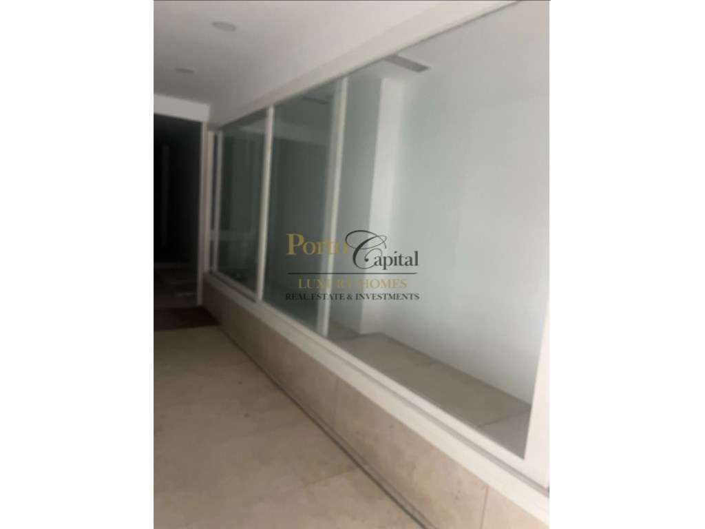 Loja com 500 m² | Rua Júlio Dinis | Junto à Rotunda da Boavista | P... - Grande imagem: 5/25