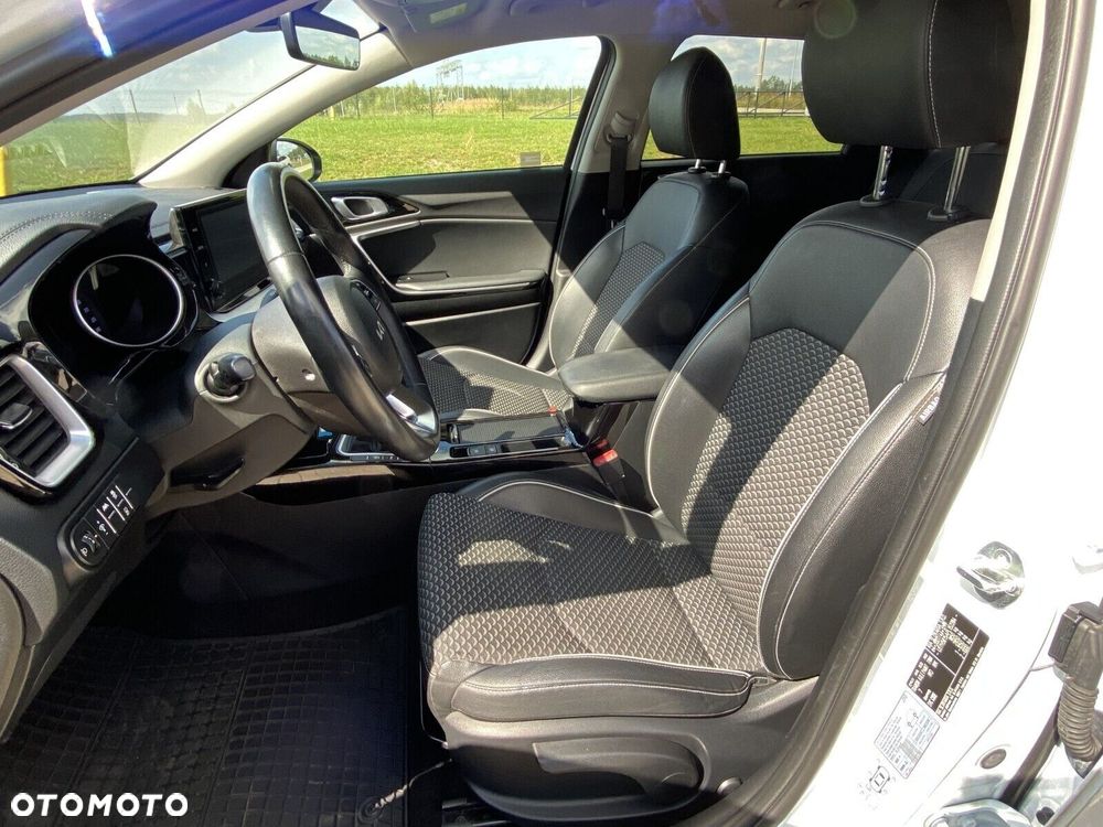 Kia Ceed - 12