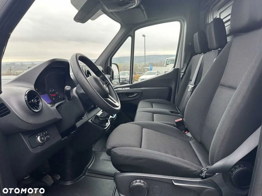 Mercedes-Benz Sprinter - 11