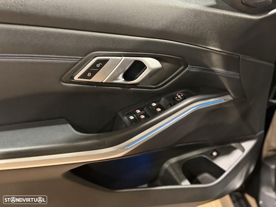 BMW 330 e Pack Desportivo M Auto - 22