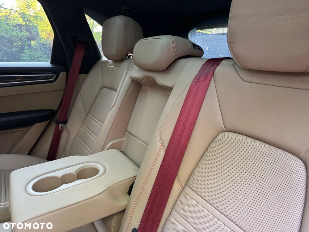 Porsche Cayenne - 24