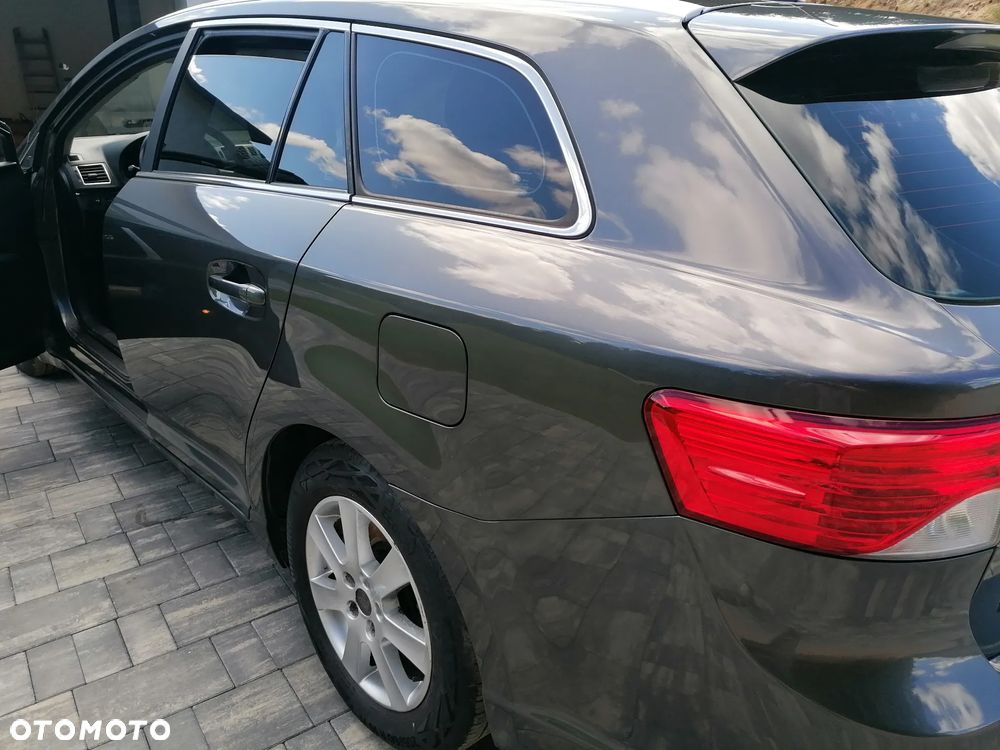 Toyota Avensis 2.0 D-4D Comfort - 9