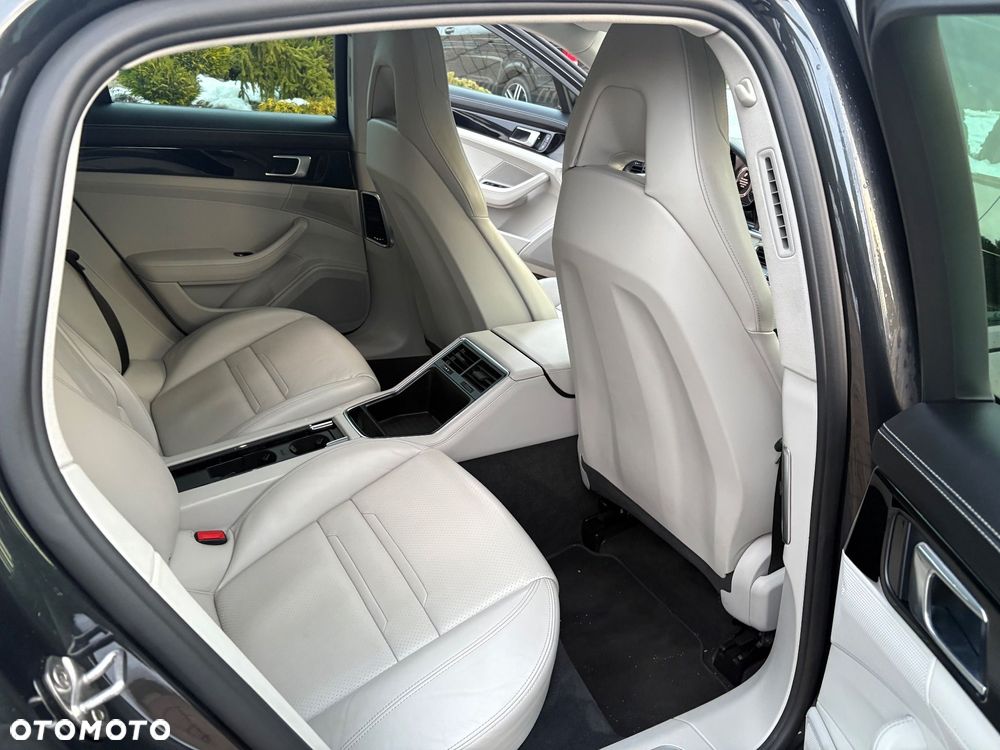 Porsche Panamera 4 - 10
