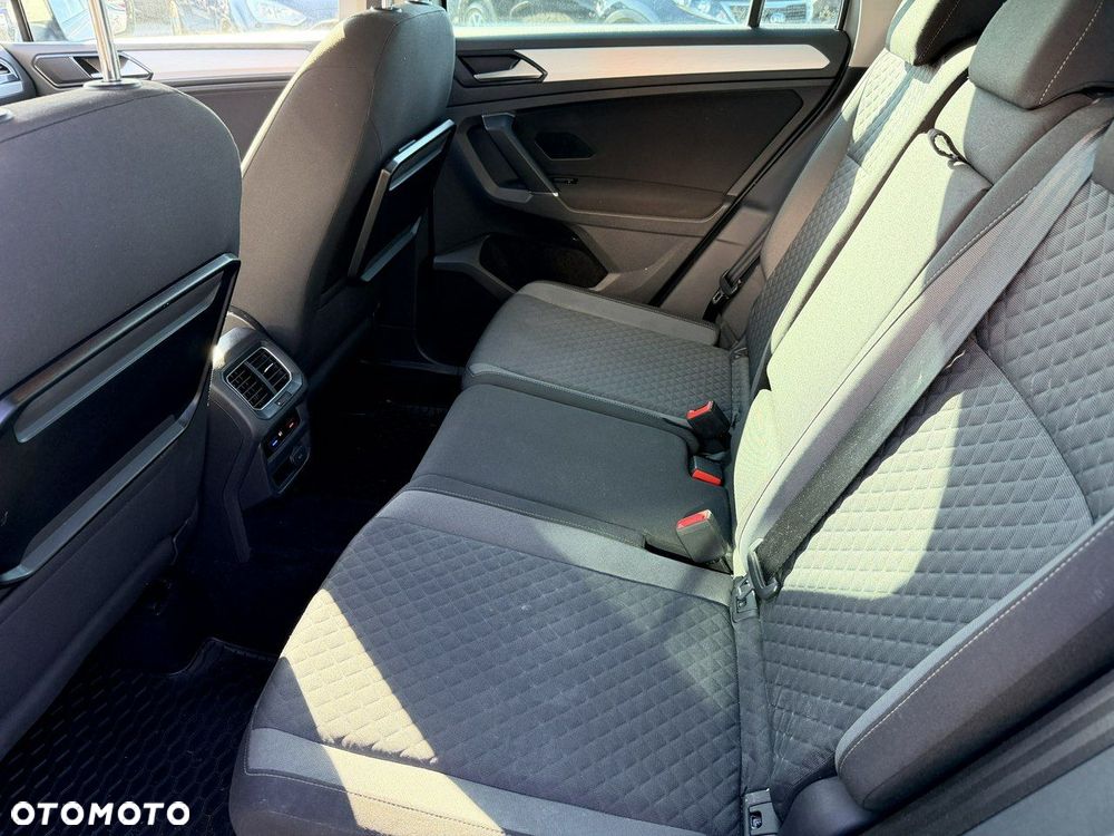 Volkswagen Tiguan - 32