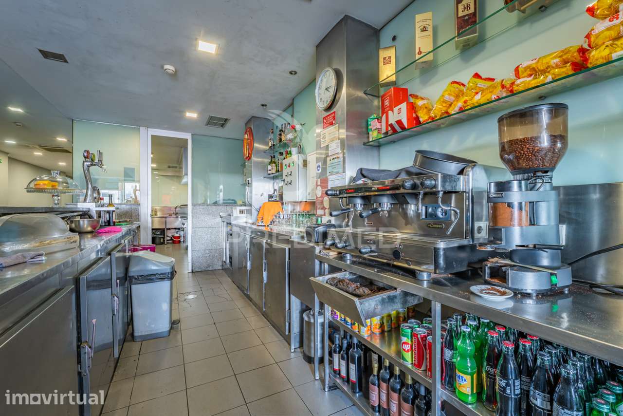Restaurante 20 anos • 120 lugares • Renda 820€ • Junto à Ponte D. Luís - Grande imagem: 5/19