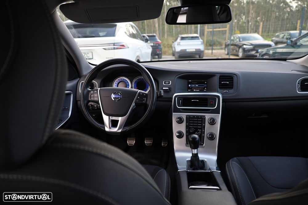 Volvo V60 2.0 D3 R-Design Start/Stop - 19
