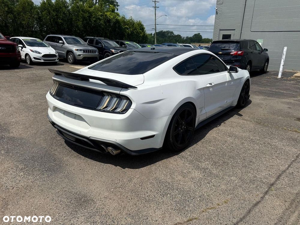 Ford Mustang - 4
