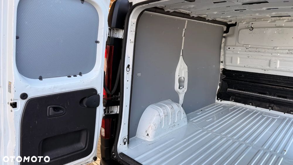 Opel Vivaro Trafic - 13
