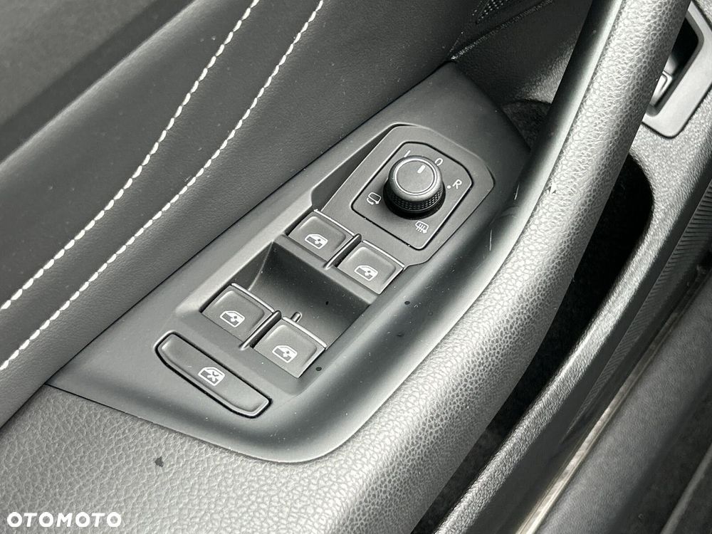 Volkswagen Passat Variant 2.0 TDI EVO Elegance DSG - 20