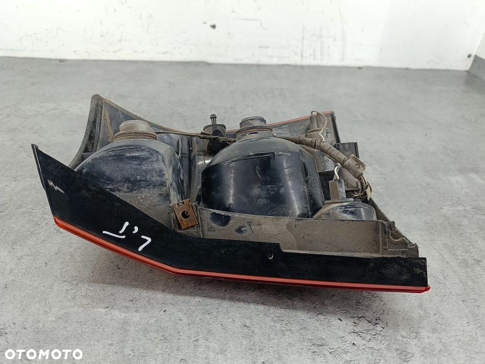 LAMPA TYLNA LEWA CHRYSLER PACIFICA I - 9