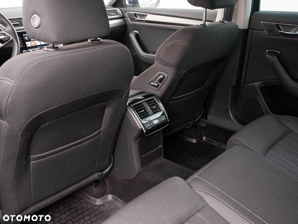 Skoda Superb 2.0 TDI SCR Style DSG - 28