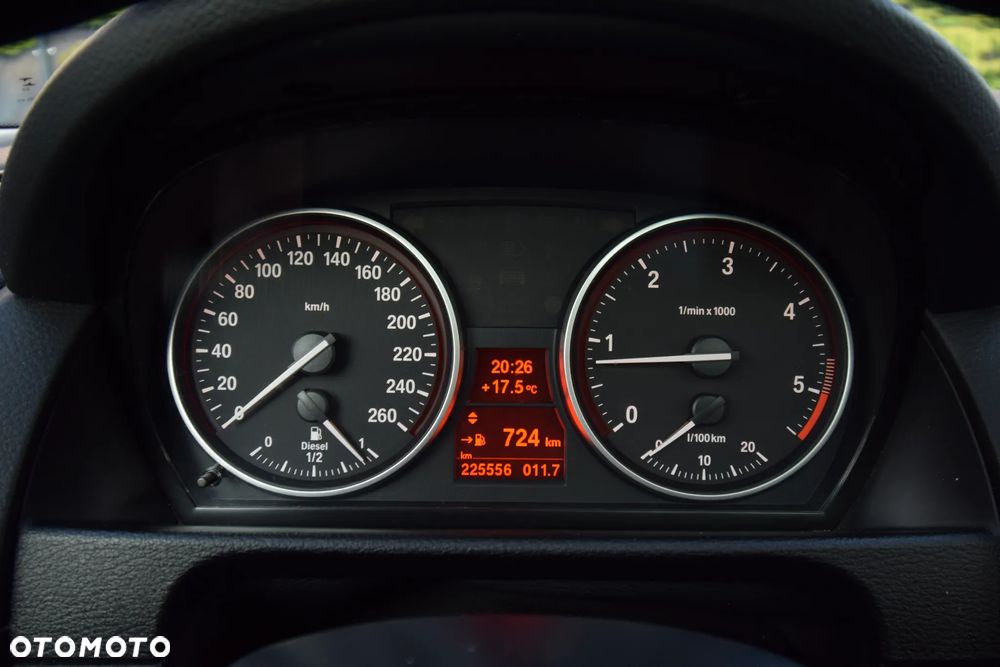 BMW X1 sDrive18d xLine - 32