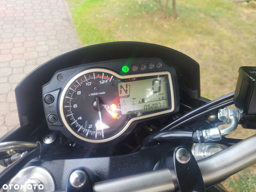 Suzuki GSR - 31