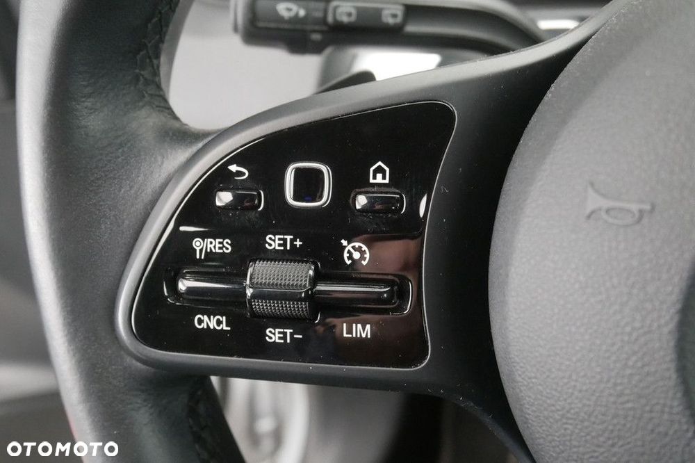 Mercedes-Benz GLB - 25