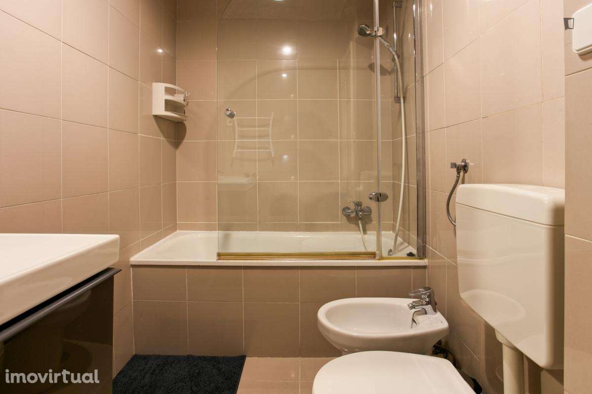 Quarto - localizado em Benfica Lisbon - Grande imagem: 3/57