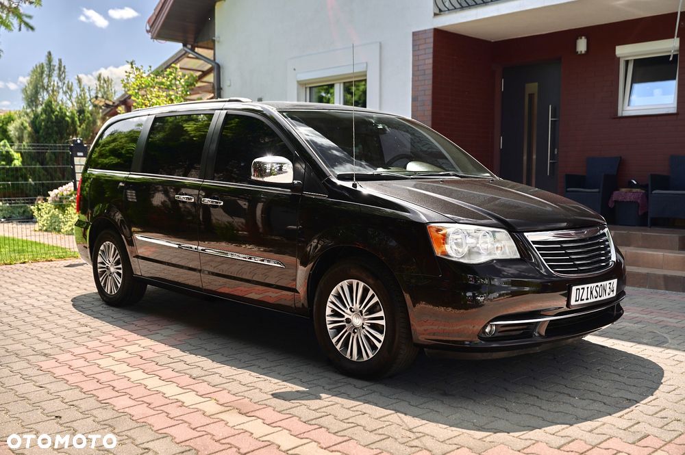 Chrysler Town & Country 3.6 Limited - 16