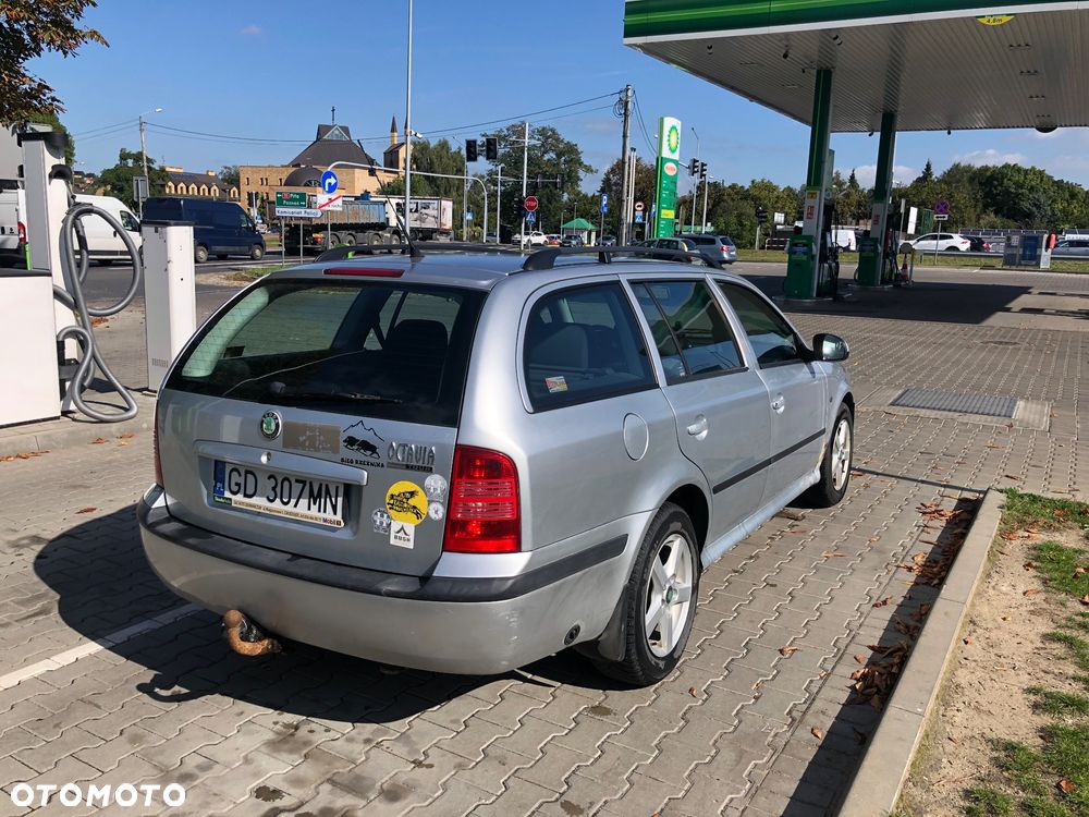 Skoda Octavia 2009 photo 2