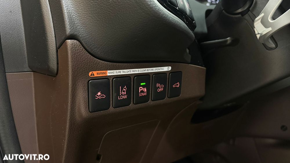 Mitsubishi Outlander 2.0 4WD Plug-In Hybrid - 24