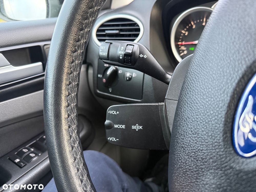 Ford Focus 1.6 16V Ghia - 25