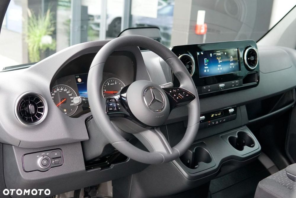 Mercedes-Benz Sprinter - 12