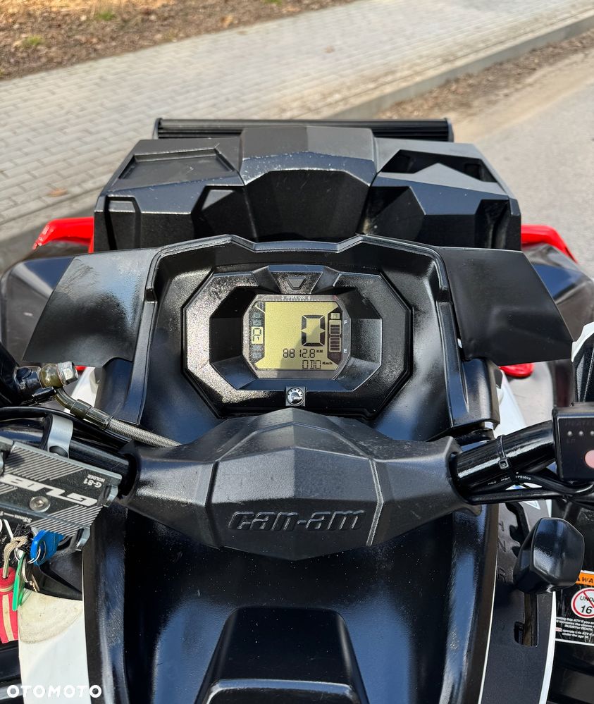 Can-Am Outlander - 12