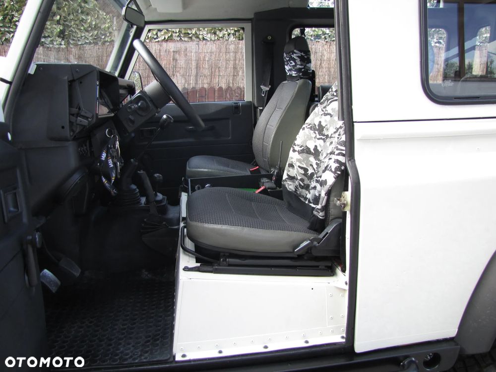 Land Rover Defender - 23