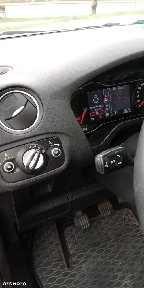 Ford S-Max - 11