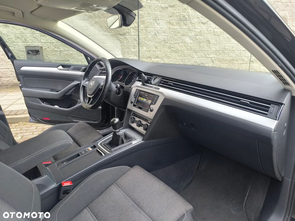 Volkswagen Passat 2.0 TDI SCR Comfortline - 9