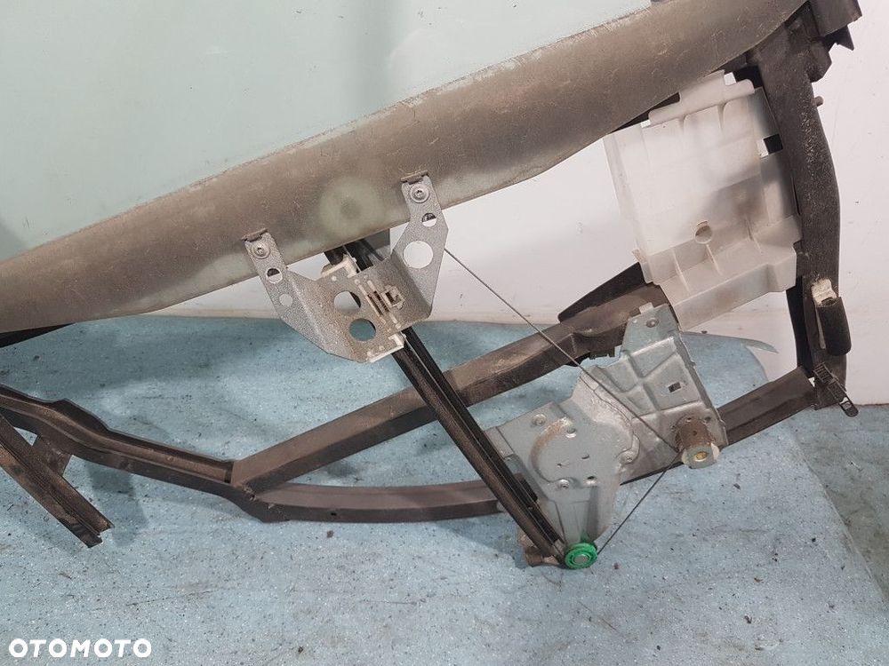 AUDI A4 B5 AVANT PODNOŚNIK SZYBY TYŁ PRAWY - 2