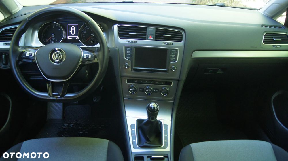 Volkswagen Golf 1.6 TDI BlueMotion Comfortline - 12