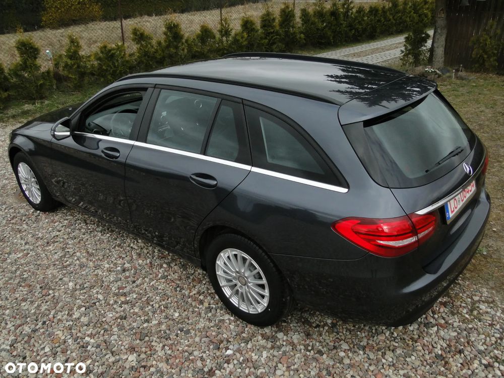 Mercedes-Benz Klasa C 200 7G-TRONIC Exclusive - 24