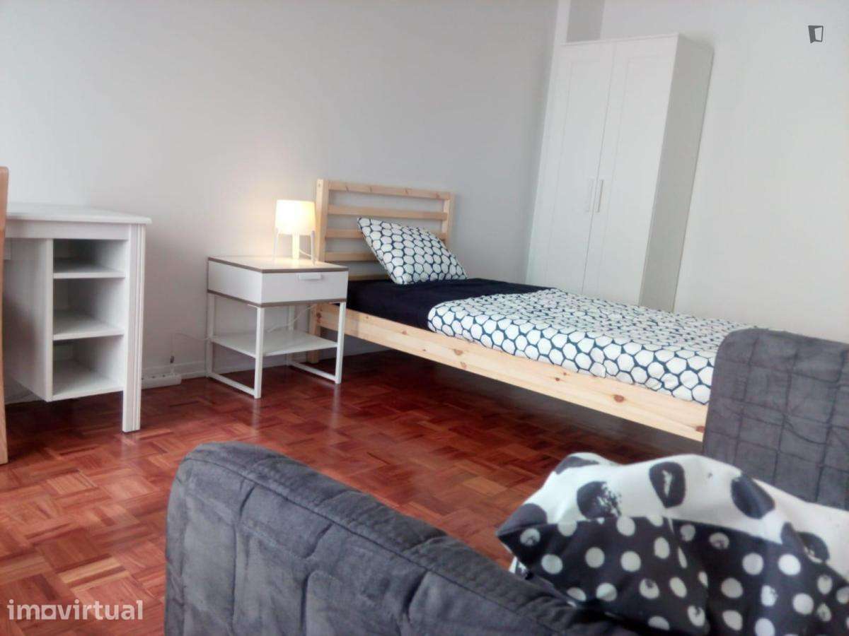 Quarto - localizado em Benfica Lisbon - Grande imagem: 2/6