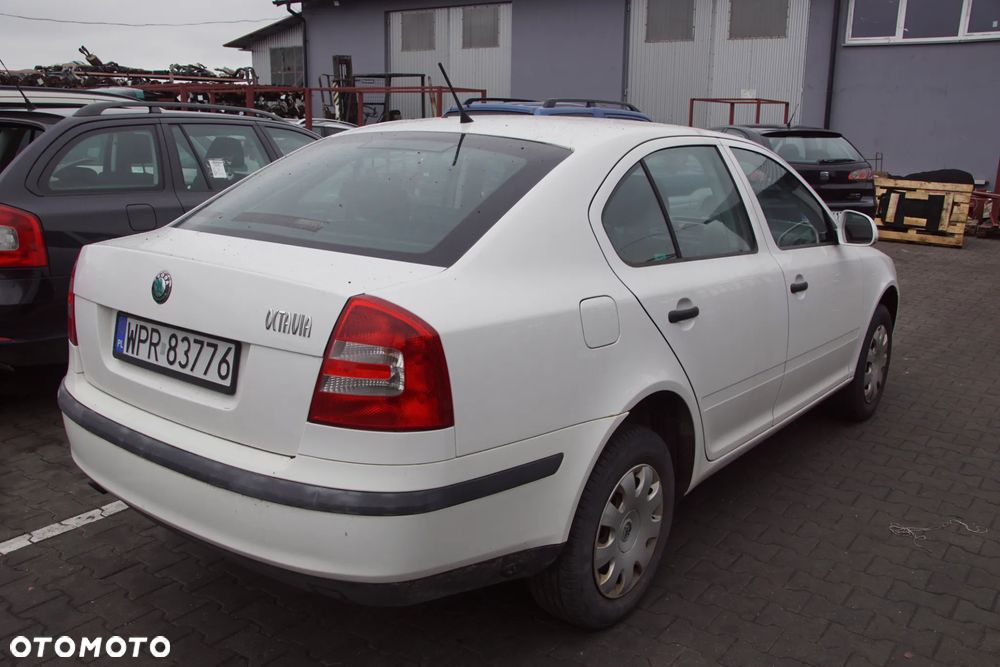 Auto na części - Skoda Octavia II Lift 1.6 MPI 102 KM BSE LVN LF9E 2011R Silnik Skrzynia Drzwi Maska Błotnik Zderzak Klapa Lampa Lusterko Klamka Szyba Deska Kokpit Sterownik Moduł Czujnik Licznik Panel Kierownica - 5