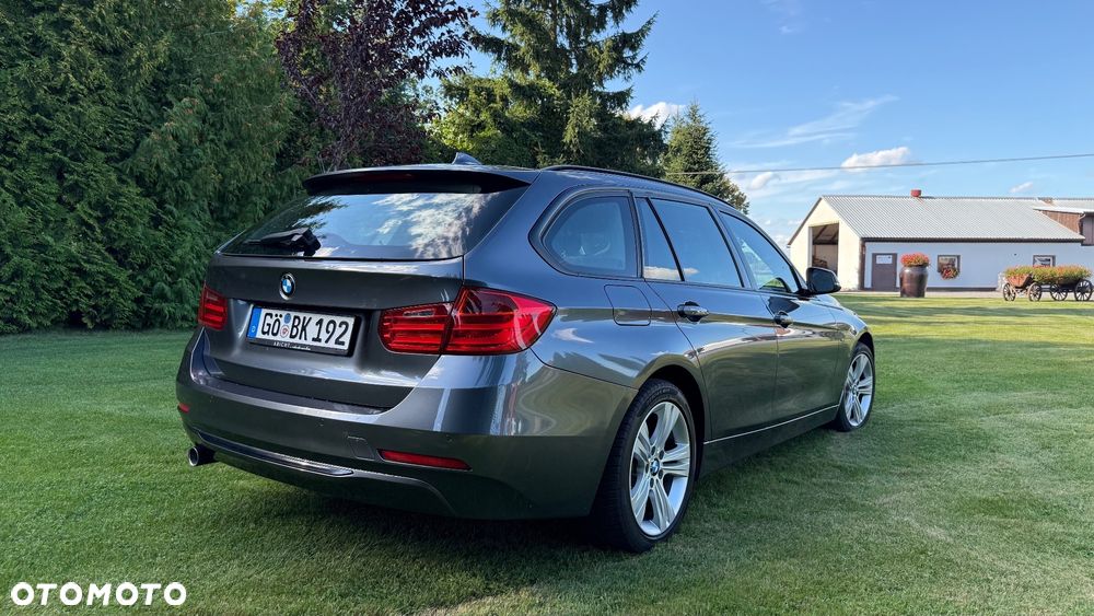 BMW Seria 3 318d DPF Touring Edition Sport - 4