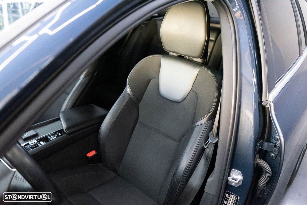 Volvo V60 2.0 D3 Momentum - 25